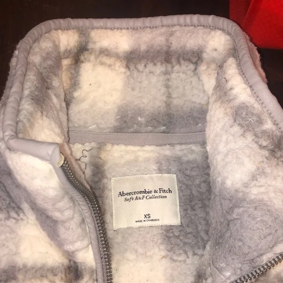 Abercrombie & Fitch Gray and Cream Zip Up Sweater - Picture 14 of 15